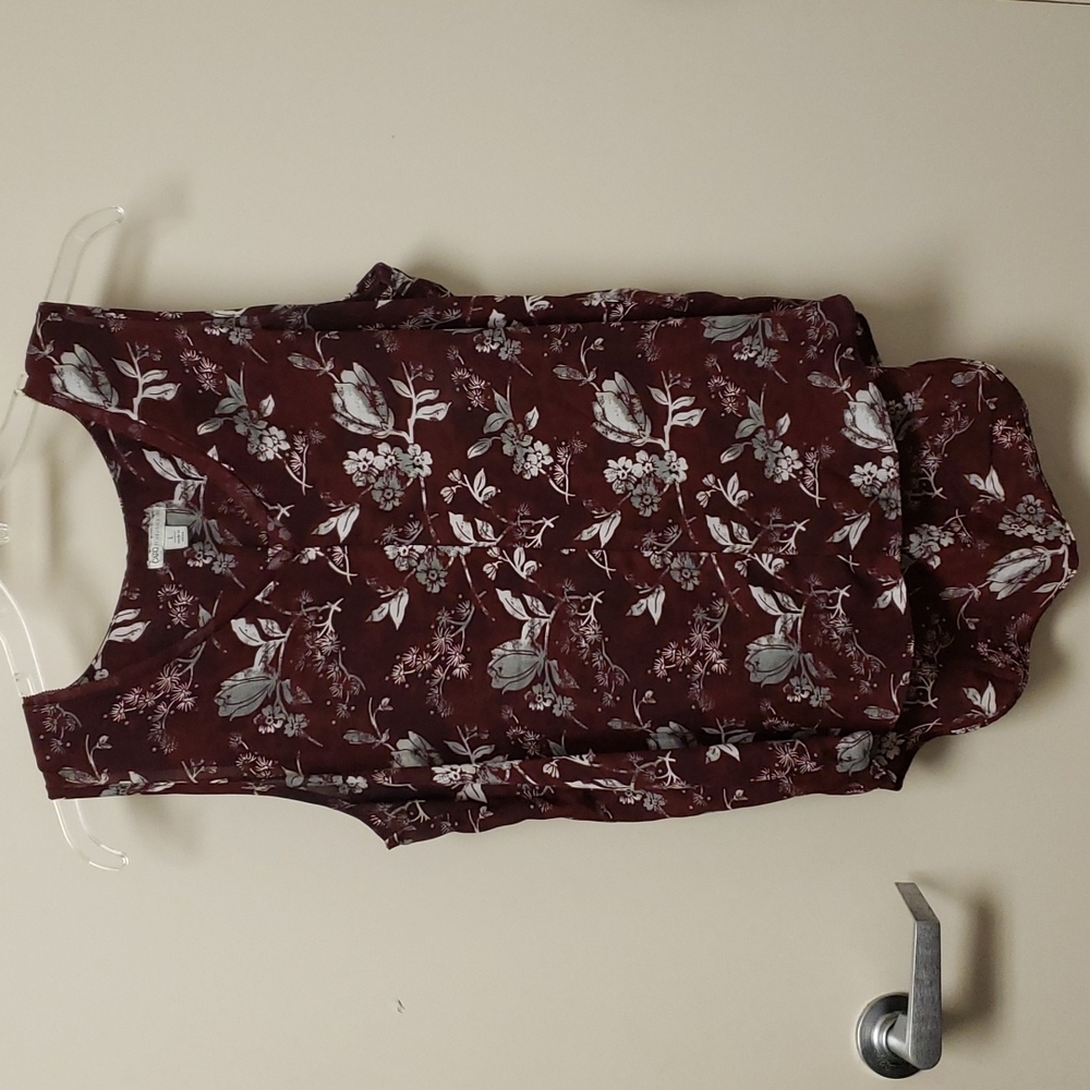 Women sleeveless blouse
